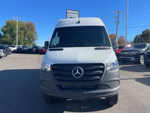 Used 2025 Mercedes-Benz Sprinter 2500 image 8