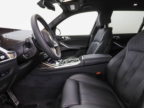 Used 2025 BMW X7 M60i image 11