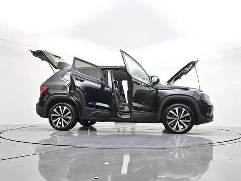 Used 2024 Volkswagen Taos SE FWD image 49