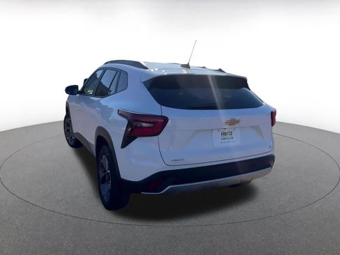 Used 2025 Chevrolet Trax LT image 11