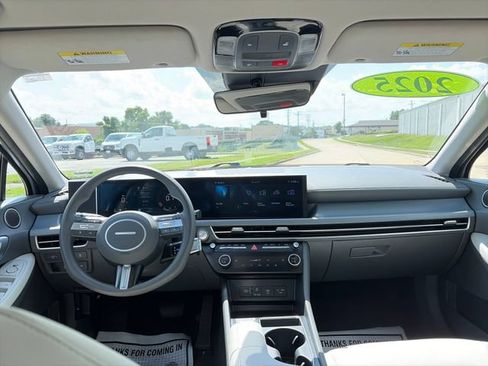 Used 2025 Hyundai Sonata SEL FWD image 22