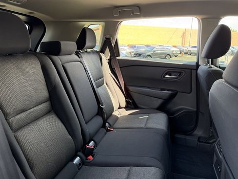 Used 2025 Nissan Rogue SV image 34