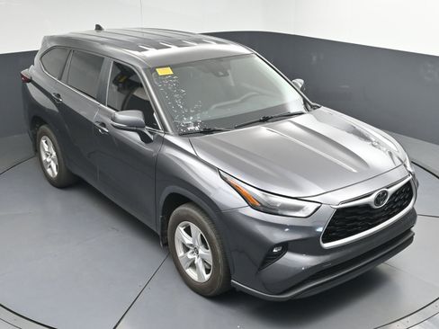 Certified 2024 Toyota Highlander LE AWD/4WD image 37