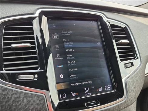Used 2018 Volvo XC90 T6 Momentum w/ Convenience Package AWD/4WD image 11