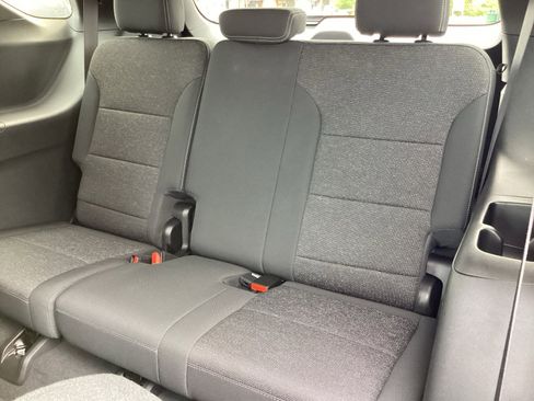 Used 2025 Chevrolet Traverse LT FWD image 30