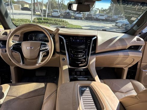Used 2019 Cadillac Escalade Platinum w/ Escalade Sport Edition image 37