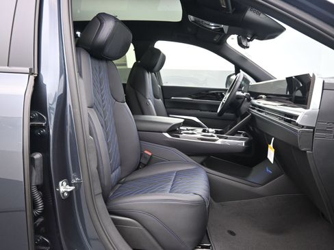 New 2026 Cadillac Escalade IQ Luxury 1 w/ LPO, Floor Liner Package image 13