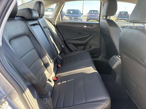 Used 2024 Volkswagen Jetta SE image 9
