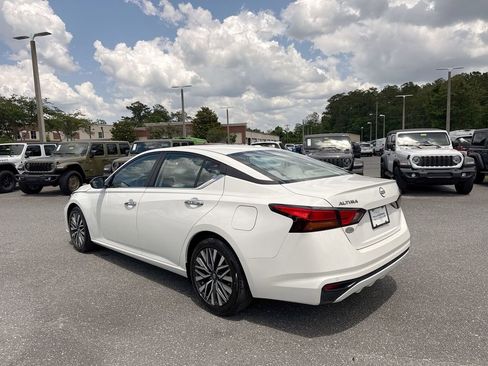 Used 2024 Nissan Altima 2.5 SV FWD image 7