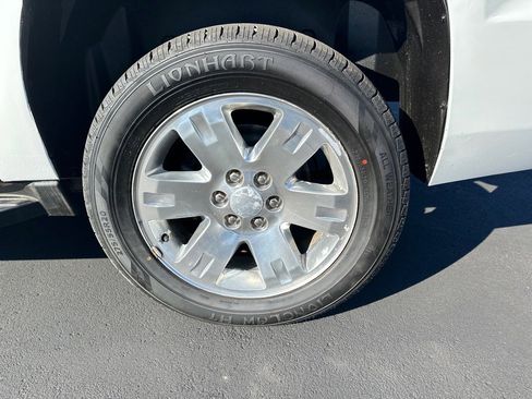 Used 2007 GMC Yukon XL SLT w/ SLT Preferred Equipment Group image 11