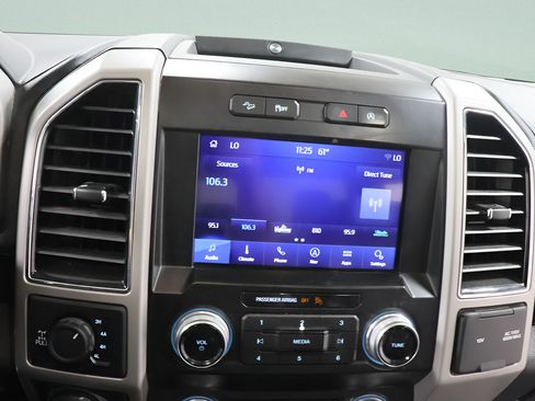 Used 2019 Ford F150 Lariat w/ Equipment Group 502A Luxury AWD/4WD image 11