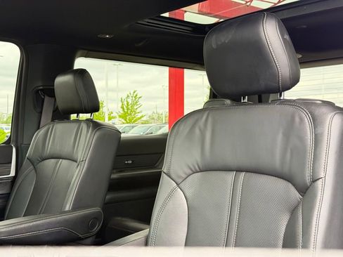 Used 2022 Jeep Wagoneer Series III w/ Premium Group I AWD/4WD image 31