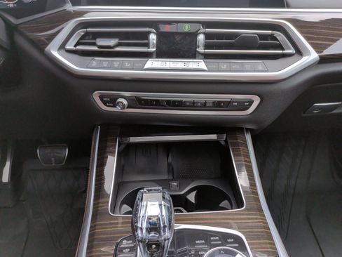 Used 2019 BMW X5 xDrive50i w/ M Sport Package image 31