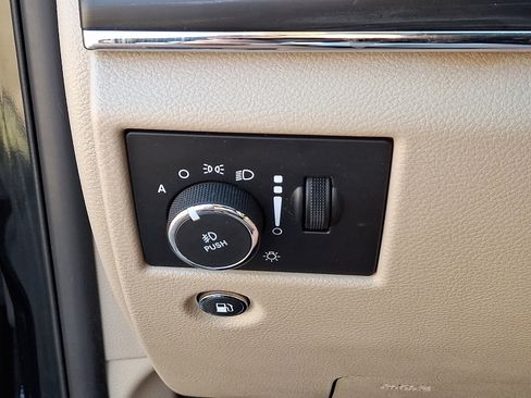 Used 2020 Jeep Grand Cherokee Limited AWD/4WD image 28