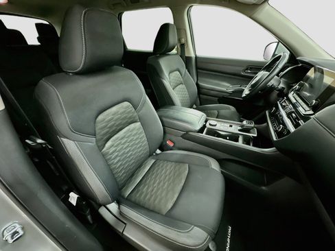 Used 2023 Nissan Pathfinder SV AWD/4WD image 32