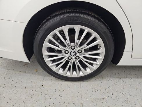 Used 2019 Toyota Avalon Limited image 7