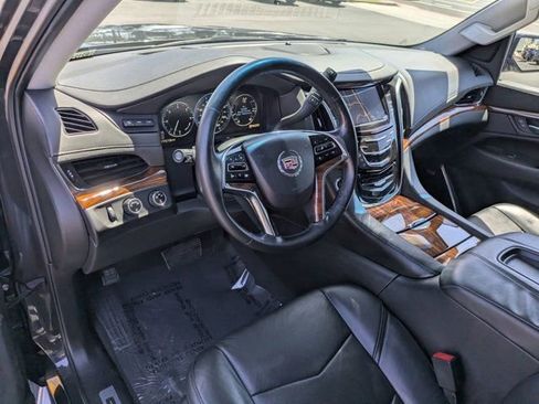 Used 2015 Cadillac Escalade Luxury AWD/4WD image 12