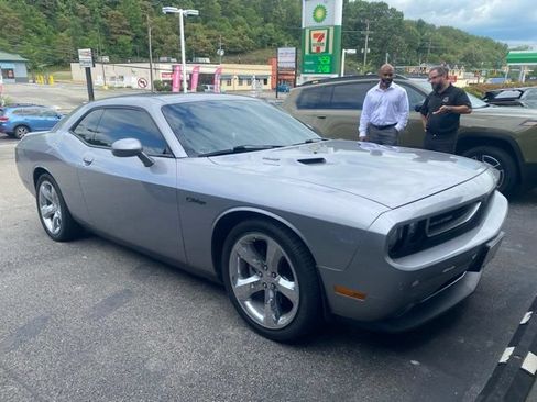 Used 2013 Dodge Challenger R/T w/ Sound Group II RWD image 3