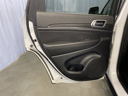 Certified 2022 Jeep Grand Cherokee Limited image 28