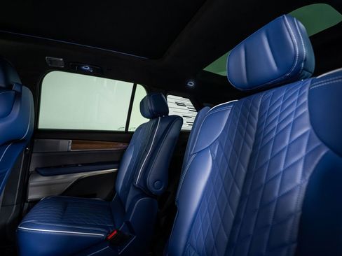 Used 2026 Cadillac Vistiq Premium Luxury w/ LPO, Floor Liner Package AWD/4WD image 26