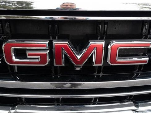 Used 2023 GMC Yukon SLT w/ SLT Luxury Package image 48