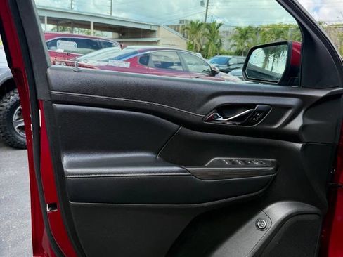 Used 2019 GMC Acadia SLT image 32