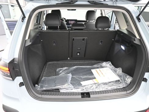 New 2026 Volkswagen Taos SEL image 39