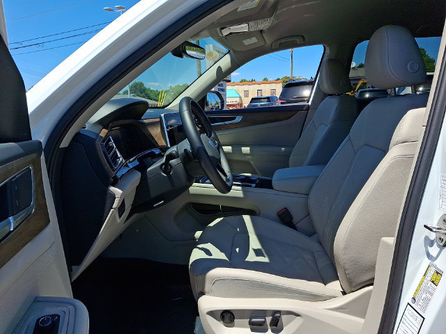 Used 2025 Volkswagen Atlas SE AWD/4WD image 13