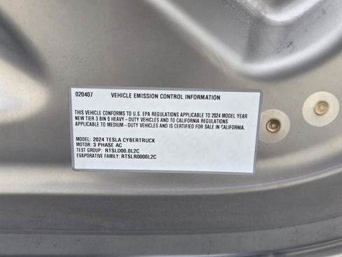 Used 2024 Tesla Cybertruck AWD Crew Cab image 27