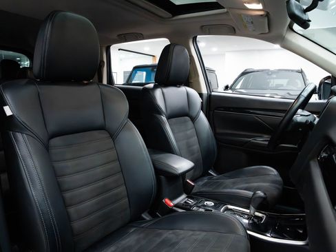 Used 2019 Mitsubishi Outlander SE image 24