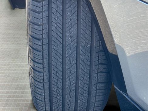 Used 2024 Cadillac Lyriq Sport image 11