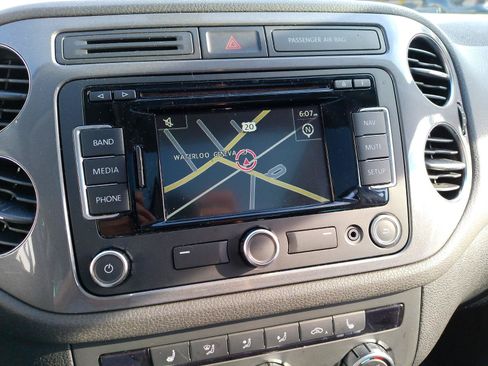 Used 2013 Volkswagen Tiguan SEL FWD image 16