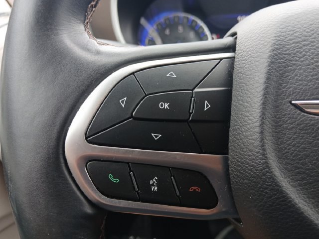 Used 2017 Chrysler Pacifica Touring-L Plus FWD image 8
