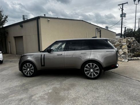Certified 2023 Land Rover Range Rover SE image 3