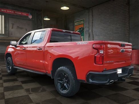 Used 2022 Chevrolet Silverado 1500 LT Trail Boss w/ LT Trail Boss Premium Package image 3