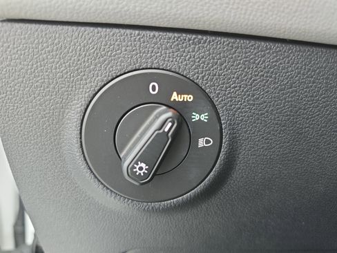 Certified 2024 Volkswagen Taos SE image 25