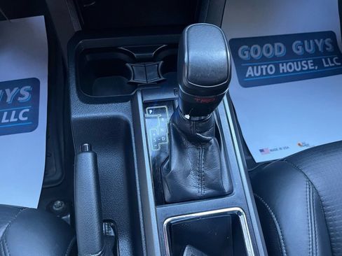 Used 2018 Toyota Tacoma TRD Sport AWD/4WD image 12