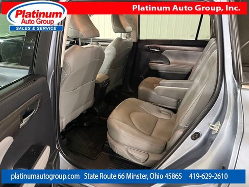 Used 2023 Toyota Highlander Platinum AWD/4WD image 28