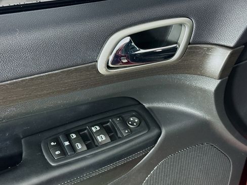 Used 2017 Jeep Grand Cherokee Altitude image 24