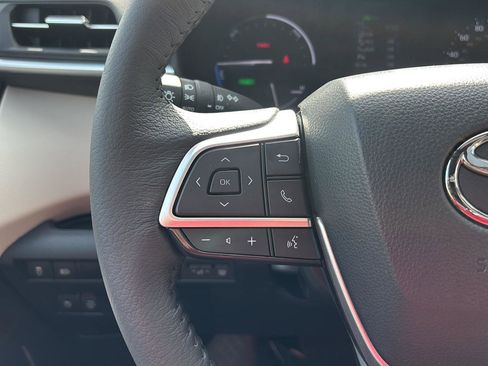 Used 2024 Toyota Sienna XLE image 23