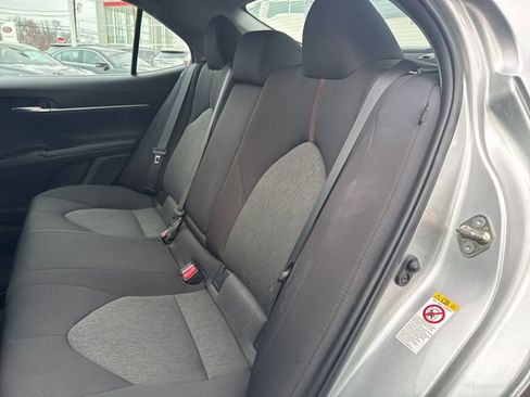 Used 2018 Toyota Camry LE image 16