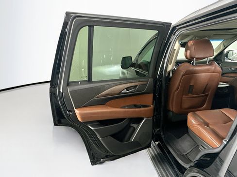 Used 2018 Cadillac Escalade Luxury image 26