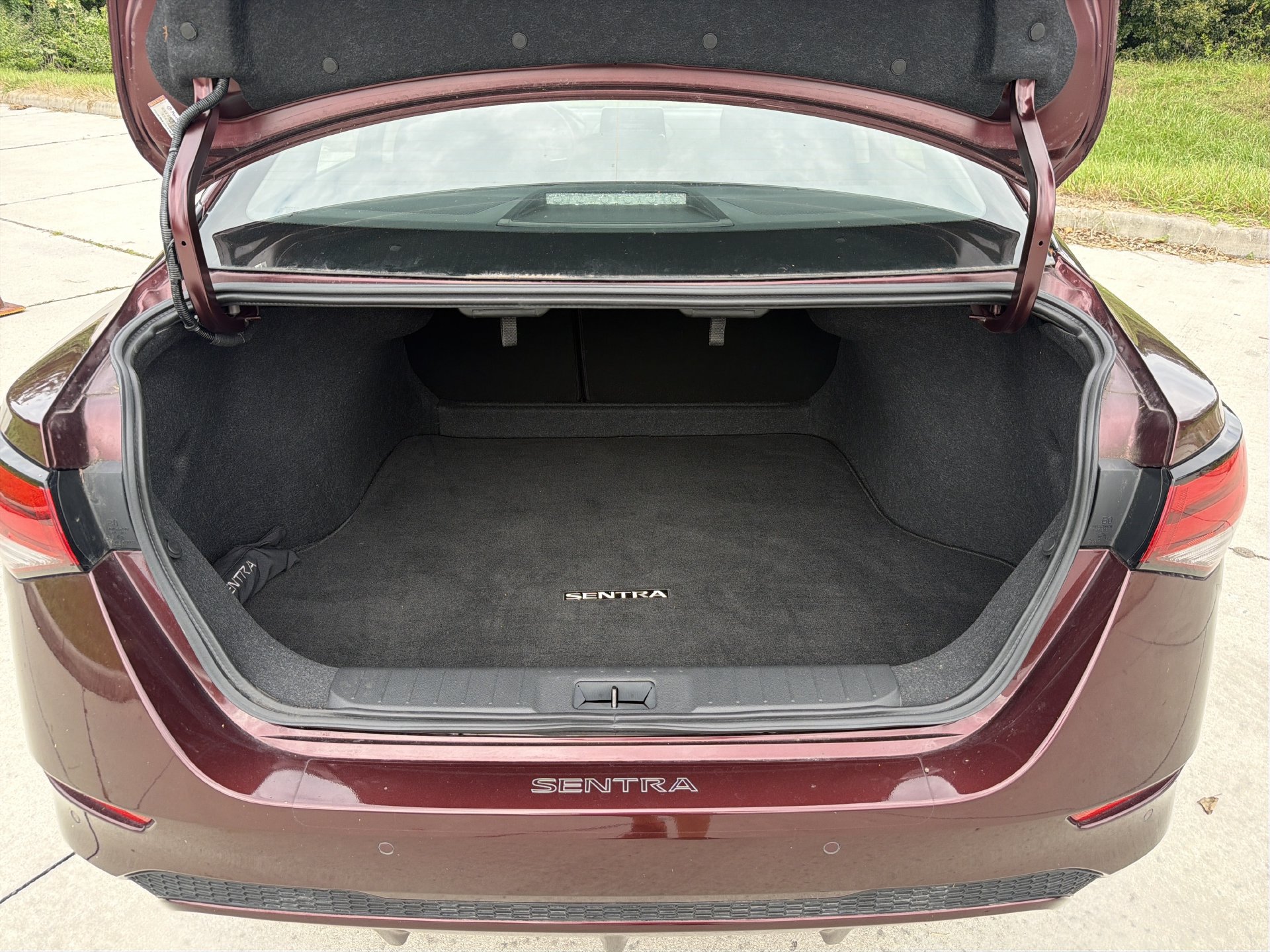 Used 2025 Nissan Sentra SV w/ Trunk Package FWD image 12