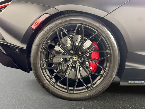 Used 2024 Lamborghini Revuelto AWD/4WD image 19