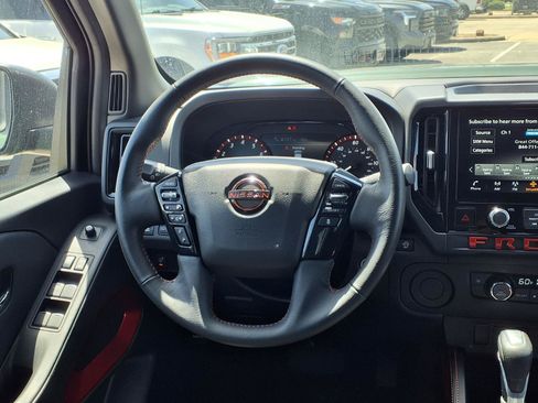 Used 2025 Nissan Frontier Pro-X RWD image 12