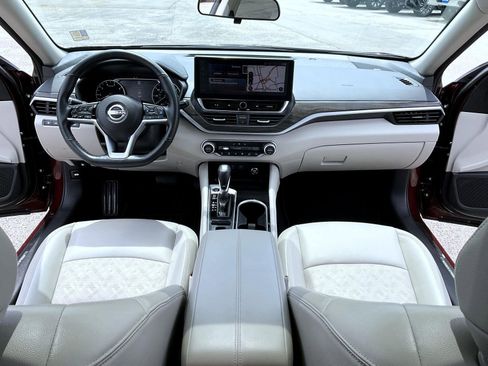Used 2024 Nissan Altima 2.5 SL FWD image 12