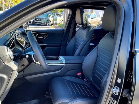 Used 2025 Mercedes-Benz GLC 300 image 17