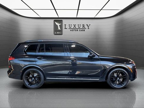 Used 2024 BMW X7 xDrive40i w/ M Sport Package AWD/4WD image 9