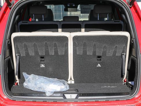 Used 2024 Mercedes-Benz EQB 300 4MATIC image 32