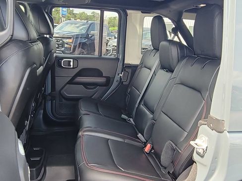Used 2025 Jeep Wrangler Unlimited Rubicon AWD/4WD image 26